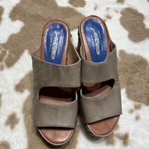 VERY RARE Jeffrey Campbell FREE PEOPLE smoky grey platform/clogs size 7